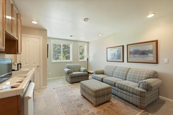 $1,800,000 | 21649 Des Moines Road, Acampo, CA 95220