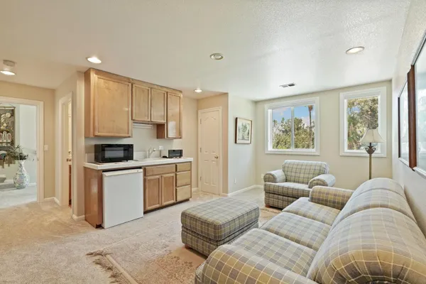 $1,800,000 | 21649 Des Moines Road, Acampo, CA 95220