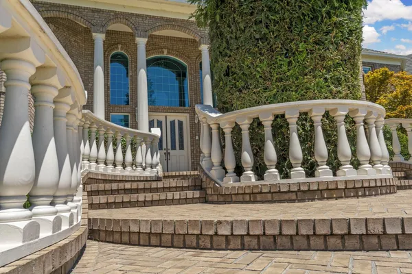 $1,800,000 | 21649 Des Moines Road, Acampo, CA 95220