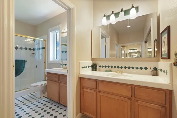 $1,800,000 | 21649 Des Moines Road, Acampo, CA 95220