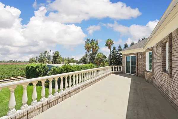 $1,800,000 | 21649 Des Moines Road, Acampo, CA 95220