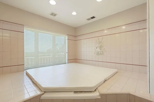 $1,800,000 | 21649 Des Moines Road, Acampo, CA 95220