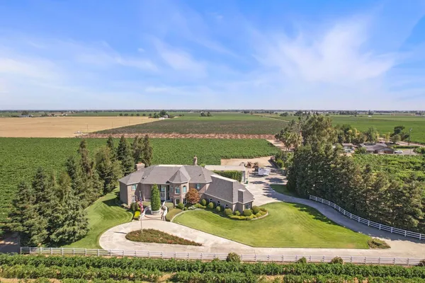$1,800,000 | 21649 Des Moines Road, Acampo, CA 95220