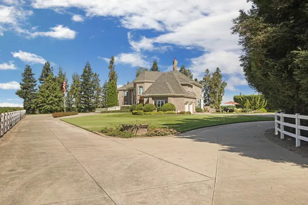 $1,800,000 | 21649 Des Moines Road, Acampo, CA 95220