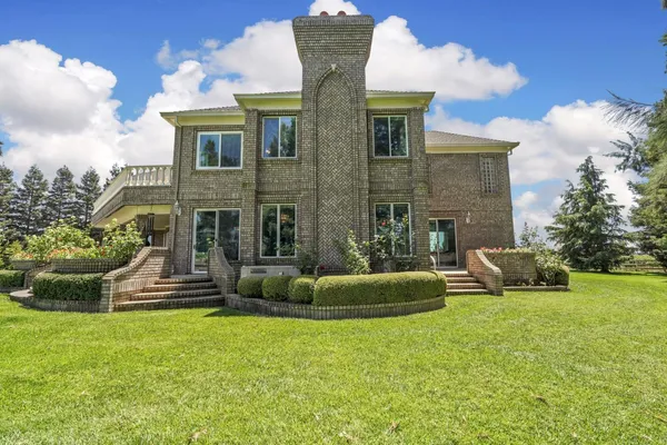 $1,800,000 | 21649 Des Moines Road, Acampo, CA 95220