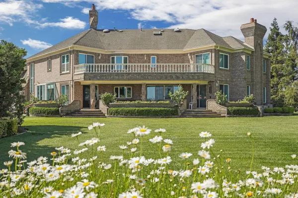 $1,800,000 | 21649 Des Moines Road, Acampo, CA 95220
