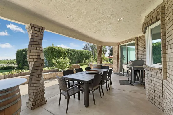 $1,800,000 | 21649 Des Moines Road, Acampo, CA 95220