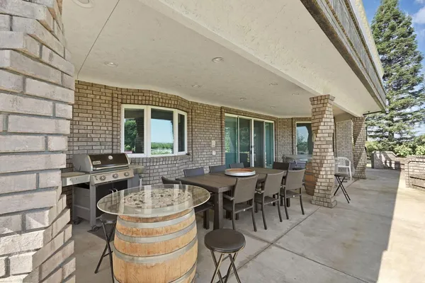 $1,800,000 | 21649 Des Moines Road, Acampo, CA 95220