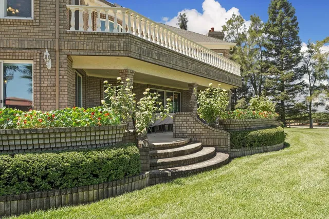 $2,099,000 | 21649 Des Moines Road, Acampo, CA 95220