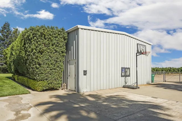 $2,099,000 | 21649 Des Moines Road, Acampo, CA 95220