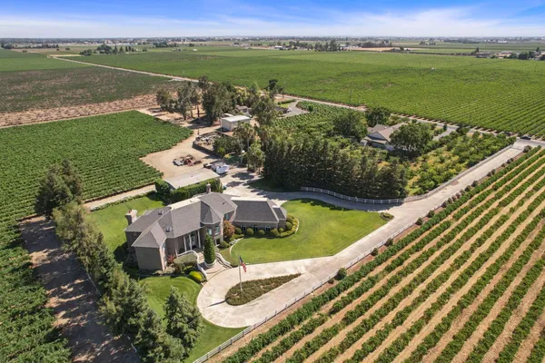 $1,800,000 | 21649 Des Moines Road, Acampo, CA 95220