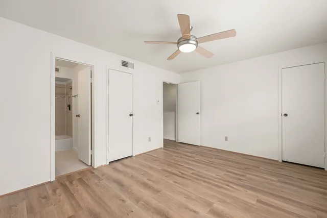 a view of a livingroom with a ceiling fan & a ceiling fan