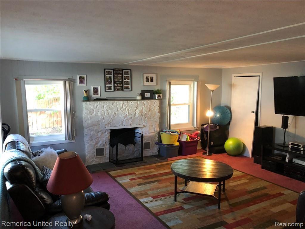 105 O'Doherty Road Brighton, MI 48116 - Photo 3 of 24