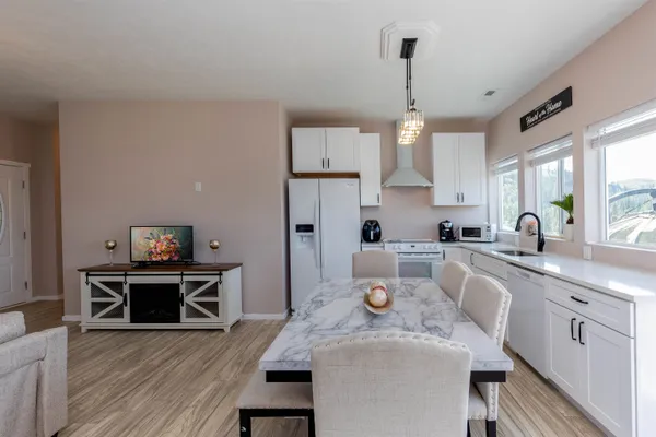 $399,950 | 39725 Overlook Lane North, Seven Bays, WA 99122