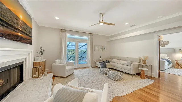 $1,275,000 | 421 Island Circle, Sarasota, FL 34242