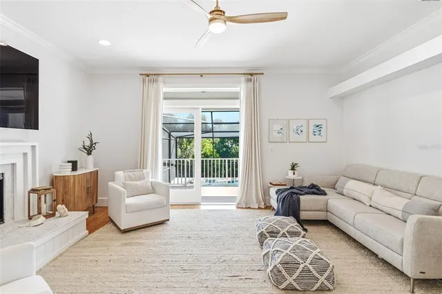 $1,275,000 | 421 Island Circle, Sarasota, FL 34242