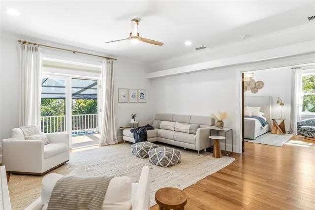 $1,275,000 | 421 Island Circle, Sarasota, FL 34242