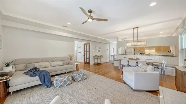 $1,275,000 | 421 Island Circle, Sarasota, FL 34242