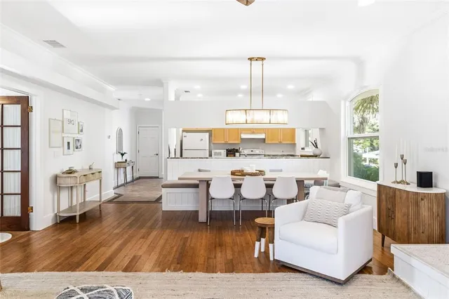 $1,275,000 | 421 Island Circle, Sarasota, FL 34242