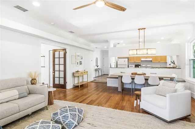 $1,275,000 | 421 Island Circle, Sarasota, FL 34242