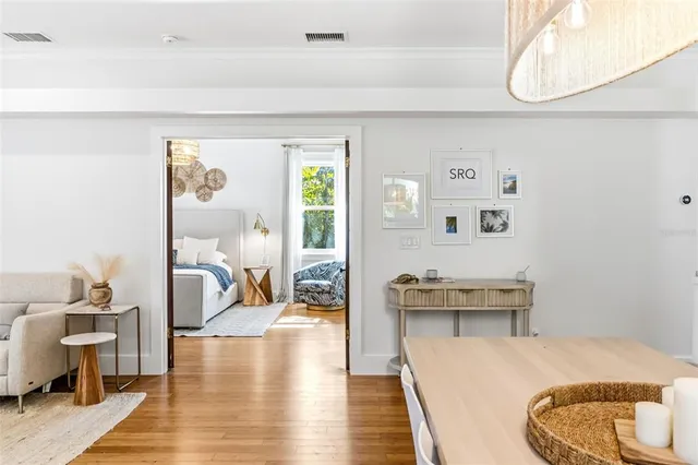 $1,275,000 | 421 Island Circle, Sarasota, FL 34242