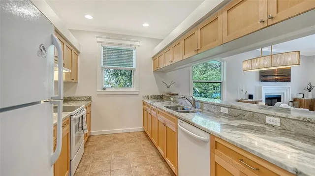 $1,275,000 | 421 Island Circle, Sarasota, FL 34242