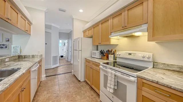 $1,275,000 | 421 Island Circle, Sarasota, FL 34242