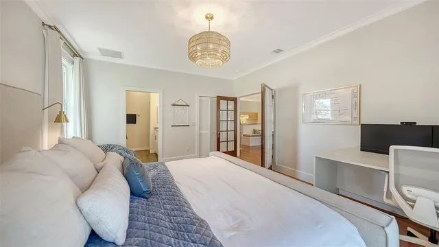 $1,275,000 | 421 Island Circle, Sarasota, FL 34242