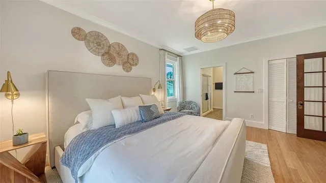 $1,275,000 | 421 Island Circle, Sarasota, FL 34242