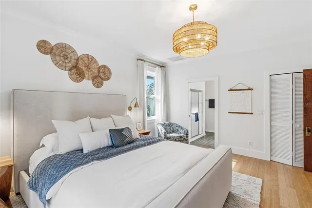 $1,275,000 | 421 Island Circle, Sarasota, FL 34242