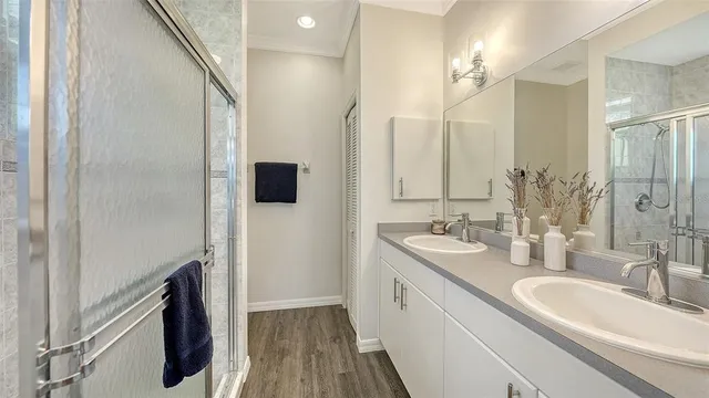 $1,275,000 | 421 Island Circle, Sarasota, FL 34242