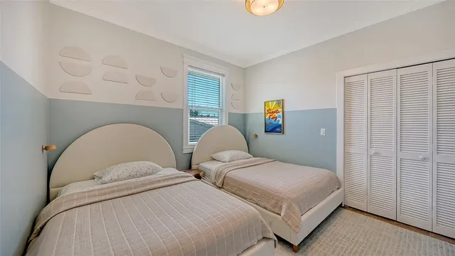 $1,275,000 | 421 Island Circle, Sarasota, FL 34242