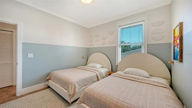 $1,275,000 | 421 Island Circle, Sarasota, FL 34242