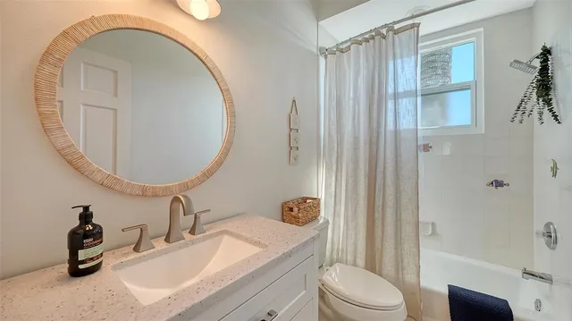 $1,275,000 | 421 Island Circle, Sarasota, FL 34242