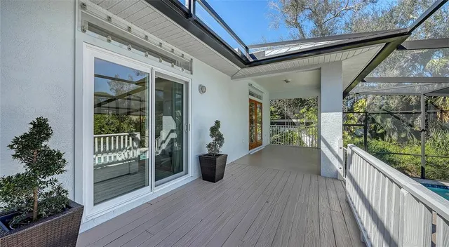 $1,275,000 | 421 Island Circle, Sarasota, FL 34242