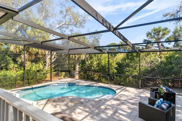 $1,275,000 | 421 Island Circle, Sarasota, FL 34242