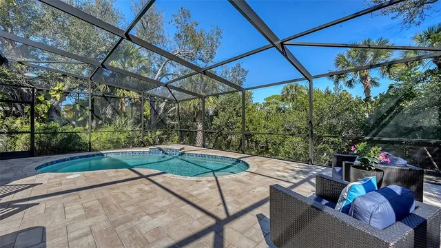 $1,275,000 | 421 Island Circle, Sarasota, FL 34242
