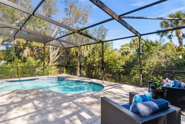 $1,275,000 | 421 Island Circle, Sarasota, FL 34242