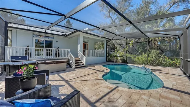 $1,275,000 | 421 Island Circle, Sarasota, FL 34242