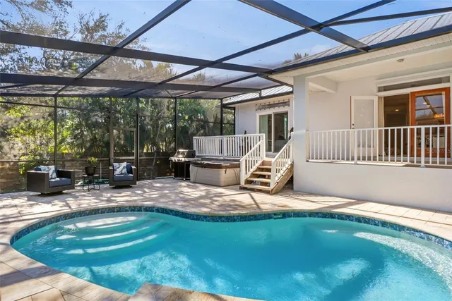 $1,275,000 | 421 Island Circle, Sarasota, FL 34242