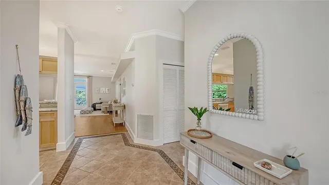 $1,275,000 | 421 Island Circle, Sarasota, FL 34242