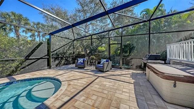 $1,275,000 | 421 Island Circle, Sarasota, FL 34242