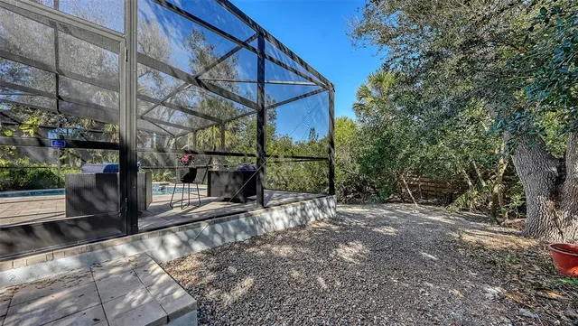 $1,275,000 | 421 Island Circle, Sarasota, FL 34242