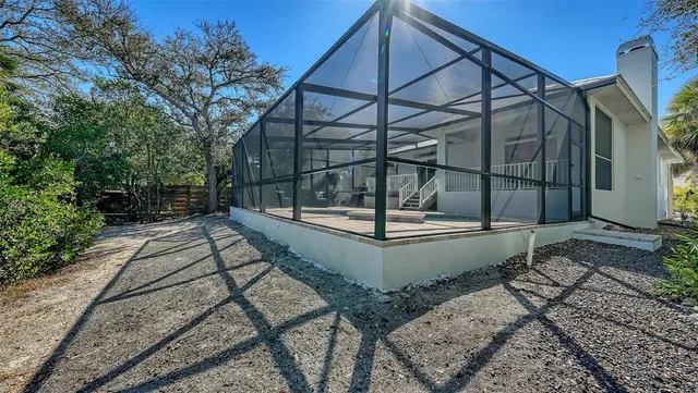 $1,275,000 | 421 Island Circle, Sarasota, FL 34242