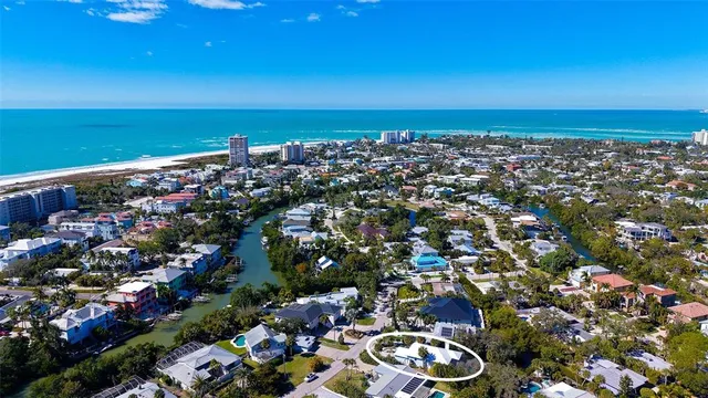 $1,275,000 | 421 Island Circle, Sarasota, FL 34242