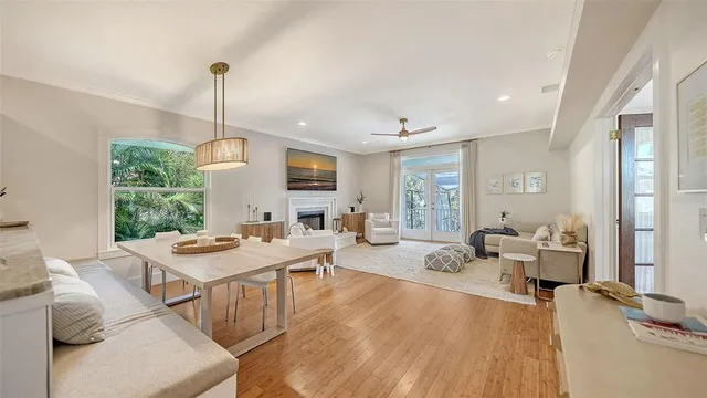 $1,275,000 | 421 Island Circle, Sarasota, FL 34242