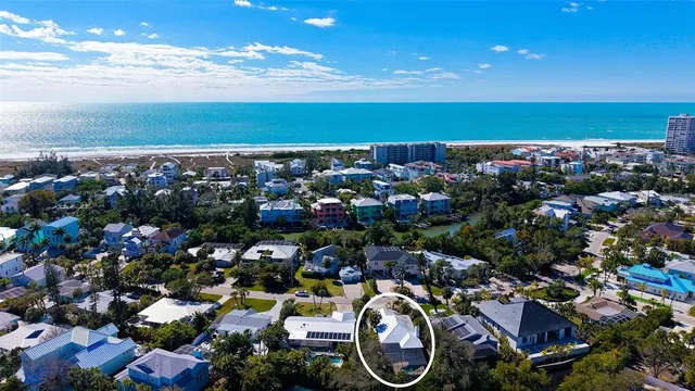$1,275,000 | 421 Island Circle, Sarasota, FL 34242