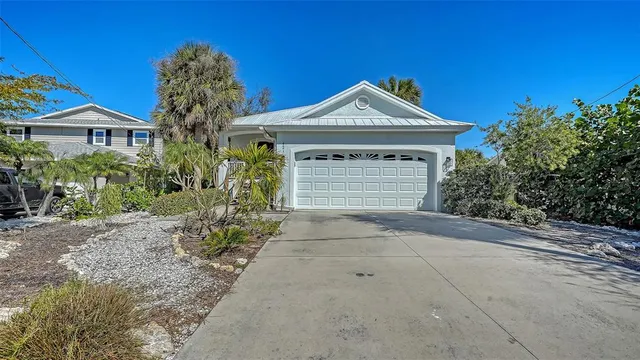 $1,275,000 | 421 Island Circle, Sarasota, FL 34242