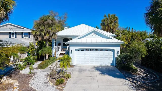 $1,275,000 | 421 Island Circle, Sarasota, FL 34242