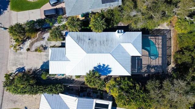 $1,275,000 | 421 Island Circle, Sarasota, FL 34242